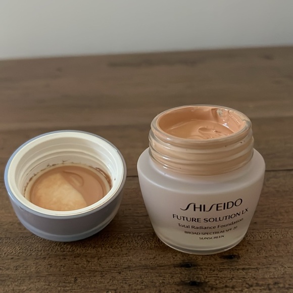 Shiseido future solution lx shade Golden 4 - Picture 7 of 9